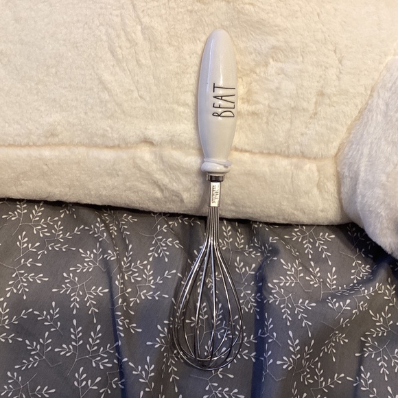 Rae Dunn beat whisk - Picture 1 of 1